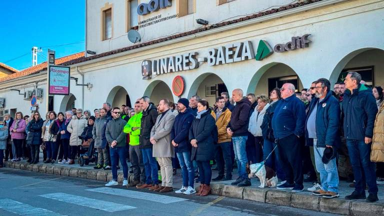 La Estación Linares-Baeza “calla” durante cinco minutos en señal de duelo por Adamuz