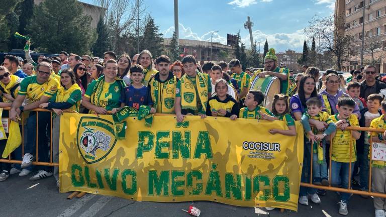 Una marea amarilla que celebra a lo grande el triunfo del Jaén Paraíso Interior