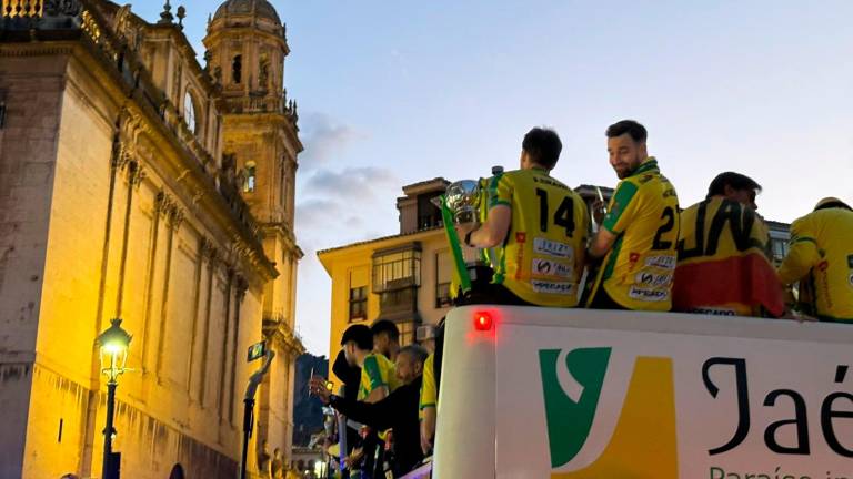 Jaén Paraíso Interior: Los campeones de la Copa de España se dan un baño de masas en la ciudad