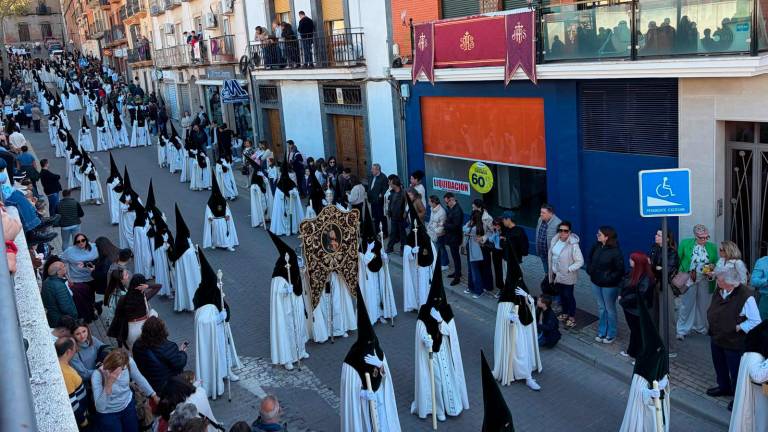 Linares se pone en pie ante la Oración en el Huerto en un espléndido Lunes Santo