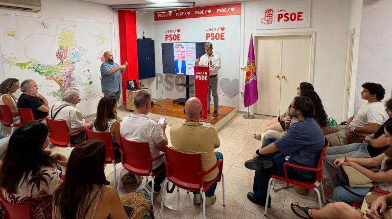 <i>Julio Millán celebra un encuentro con la militancia. / Elisabeth Ruiz Martínez / Diario JAÉN.</i>