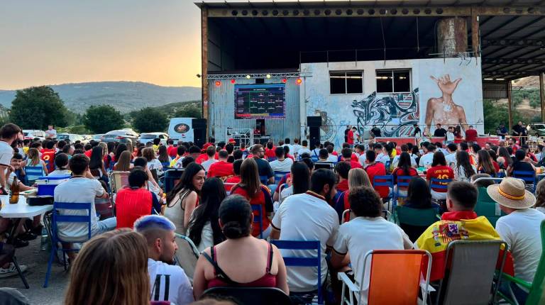 <i>Aficionados en Los Villares.</i>