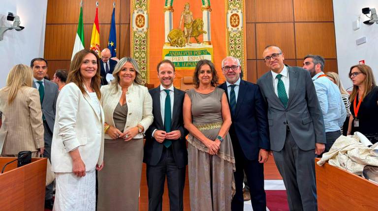 <i>María Isabel Lozano, Elena González, Erik Domínguez, Catalina García, Jesús Estrella y Manuel Santiago. / PP Jaén.</i>