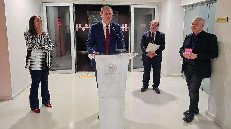 <i>Nicolás Ruiz, rector de la UJA, en el evento de inauguración de la exposición. / Universidad de Jaén.</i>