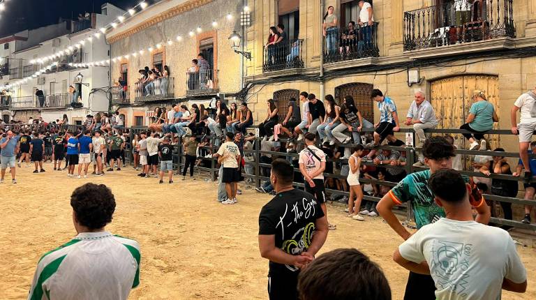 <i>Encierros nocturnos de Iznatoraf. / Jason Moyano / Diario JAÉN. </i>