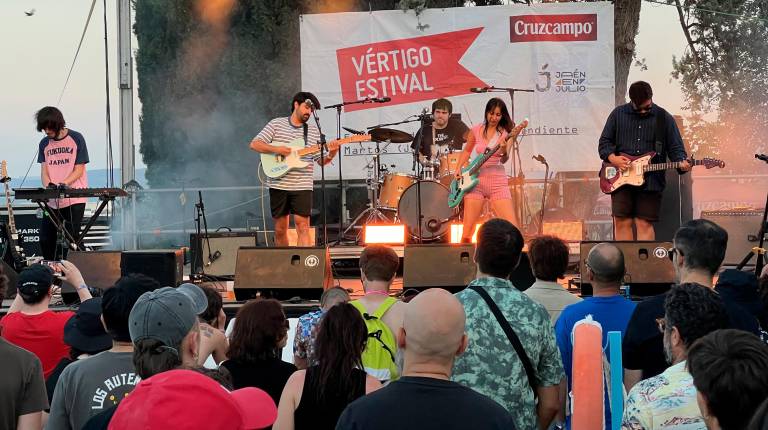 <i>Actuación de Bum Motion Club durante su presencia en el Festival Vértigo Estival, en Martos. / Fotografías: Jason Moyano y Juan Antonio Partal.</i>