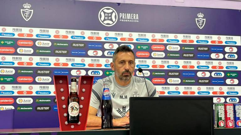 <i>Manolo Herrero en rueda de prensa: / Juanfran Paredes / Real Jaén CF. </i>