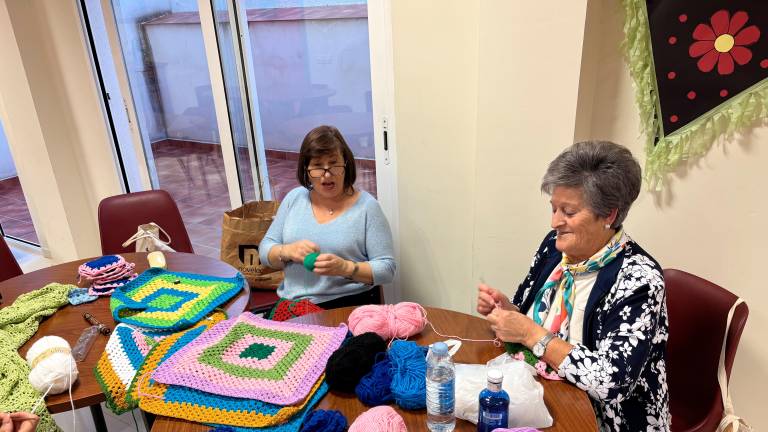 Puntada a puntada, Noalejo llega a las estrellas: Así fue el proceso creativo del tapiz de Enganchadas al Universo