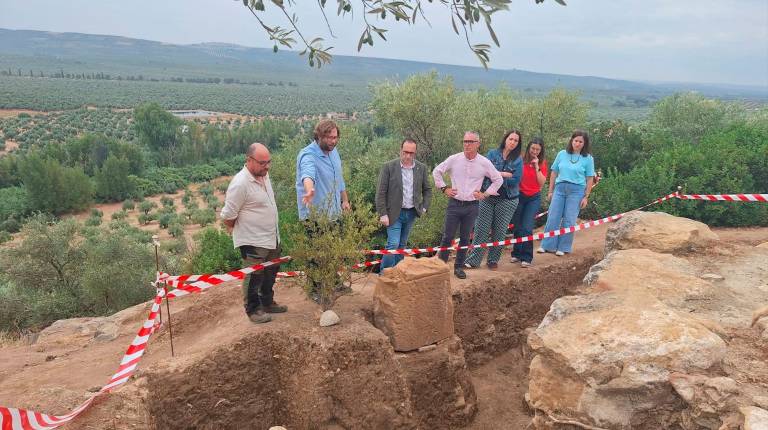 <i>Visita al yacimiento iberorromano de Las Piedras del Cardado. / Junta de Andalucía. </i>