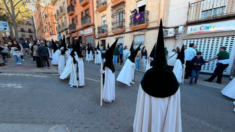 Linares se pone en pie ante la Oración en el Huerto en un espléndido Lunes Santo