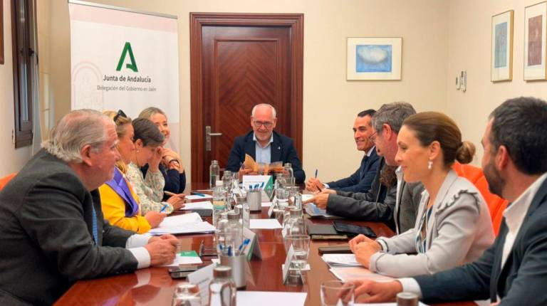 <i>Imagen de archivo de una de las reuniones de coordinación de los delegados con Jesús Estrella. </i>
