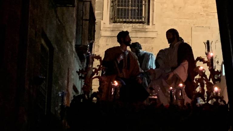 Los aplausos marcan el compás del Divino Maestro