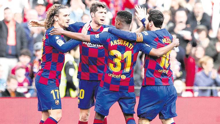 El Barcelona salva la presión azulona