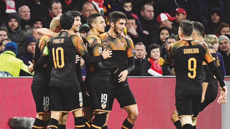 El Valencia pasa a octavos por la puerta grande en Holanda