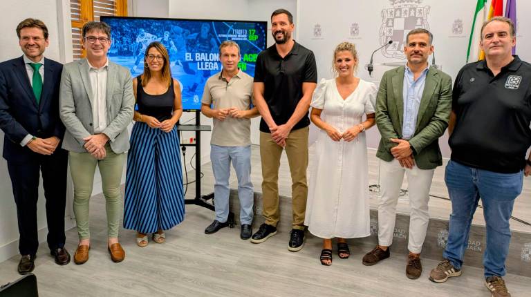 <i>Álvaro Martínez, Jose María Comas, África Colomo, Julio Millán, Alfonso Sánchez, Beatriz López, Manuel Rodrigo y Joaquín López.</i>