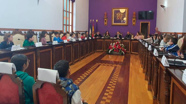 Una treintena de niños protagonizan el Pleno Infantil con motivo del 6 de diciembre