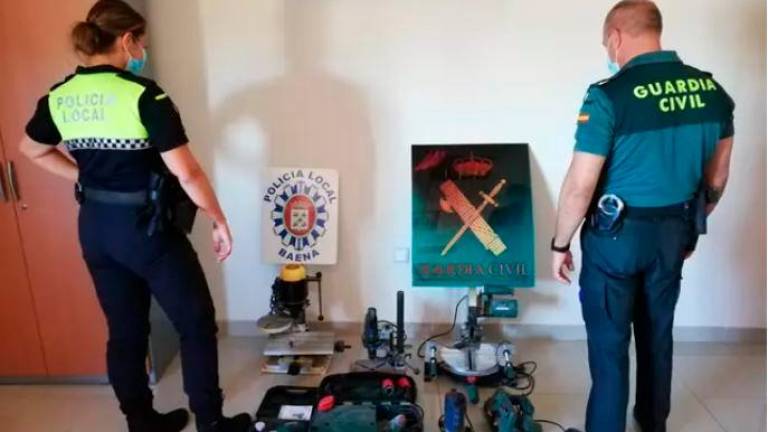 Detenidos dos jóvenes por robar herramientas en un cortijo de Alcalá la Real