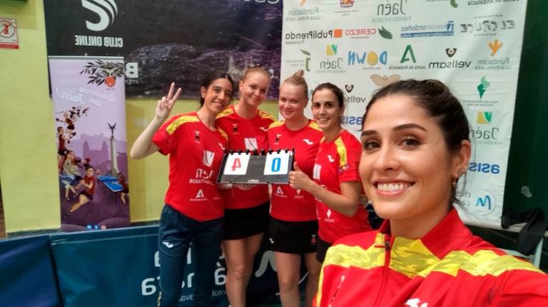 <i>Una de las formaciones de esta temporada del Hujase en la Superdivisión femenina de tenis de mesa. / Hujase.</i>