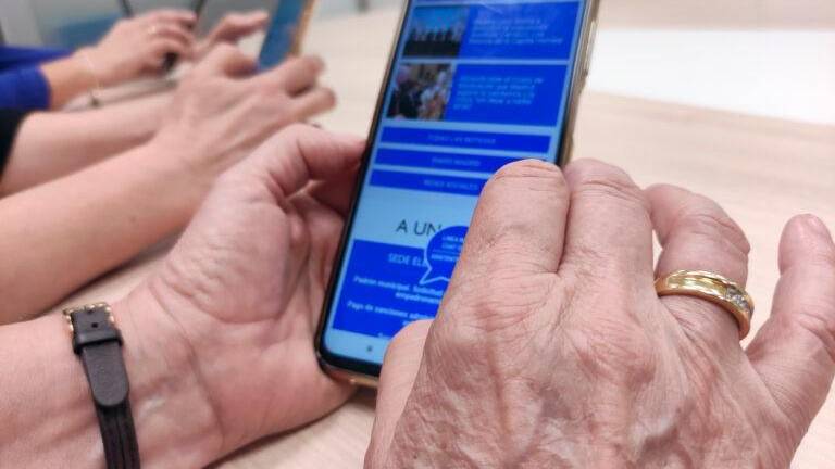 Fundación Cibervoluntarios y centro comercial La Loma acercan la tecnología a la ciudadanía por el Día del Aprendizaje Digital