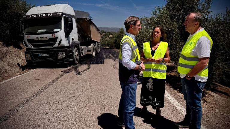 <i>Visita a las obras en la carretera A-6104. / Junta de Andalucía. </i>