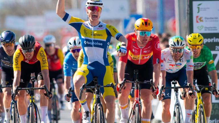 Tom Crabbe celebra la victoria en Pozoblanco /Vuelta a Andalucía.