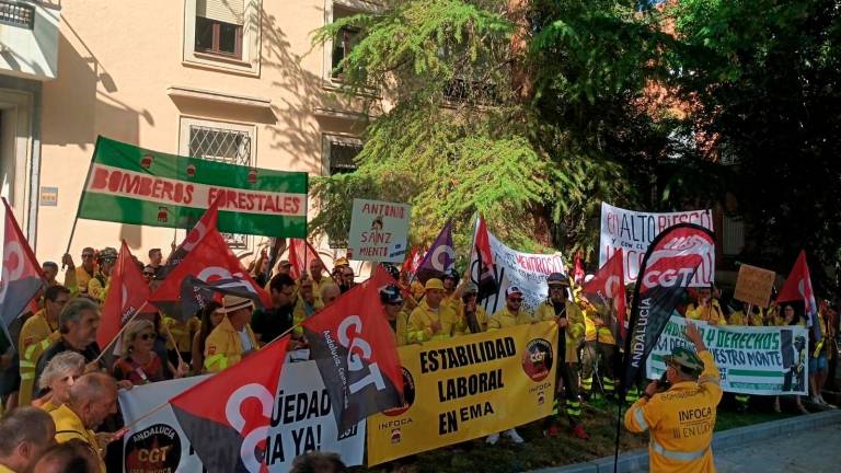 Los bomberos del Infoca se levantan ante “la falta de medios”