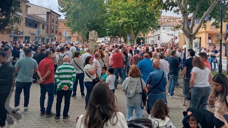 Una multitud clama contra las plantas de biometano en Mengíbar
