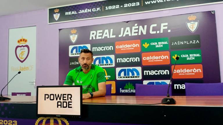 Manuel Herrero en la rueda de prensa previa al partido de vuelta contra el Torre del Mar. / Álex Gómez / Diario JAÉN. 