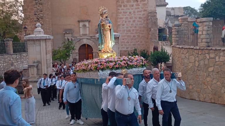<i>Salida de la Virgen del Rosario para reencontrarse con los vecinos de La Guardia. / Diario JAÉN.</i>