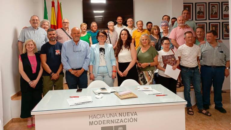 Veteranía y juventud en el numeroso equipo de PSOE de Alcalá la Real