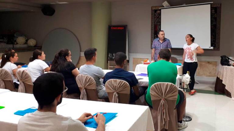 Apuesta de formación en el sector servicios en Villanueva