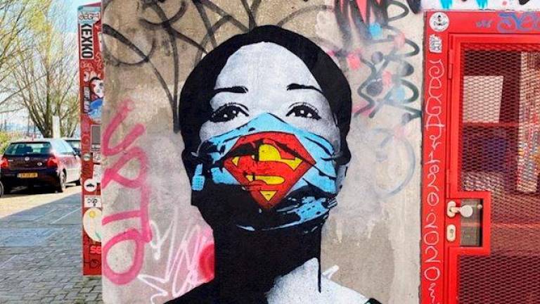 El arte callejero refleja el impacto del nuevo coronavirus en ciudades de todo el mundo