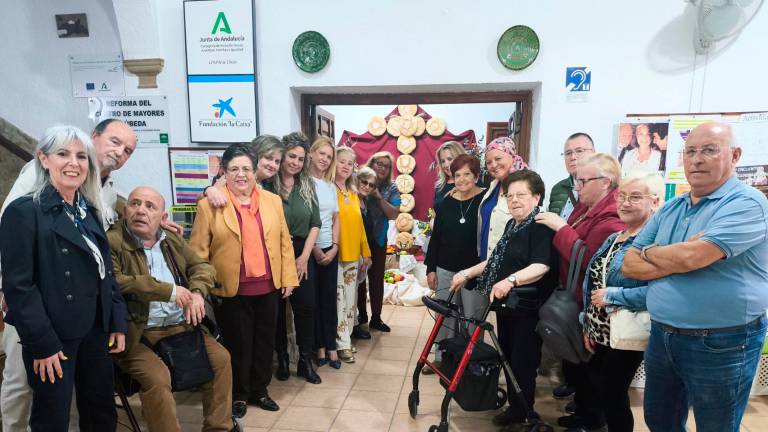 Los Centros de Participación Activa de Jaén acogen actividades sobre las Cruces de Mayo
