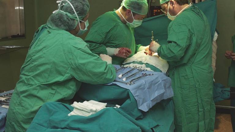 Hay 975 pacientes menos en lista de espera quirúrgica