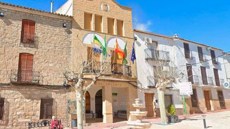<i>El ayuntamiento de Cazalilla en una captura de Google Maps. </i>