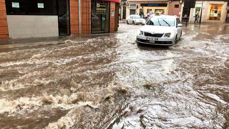 El cielo descarga fuertes lluvias y relámpagos sobre la provincia