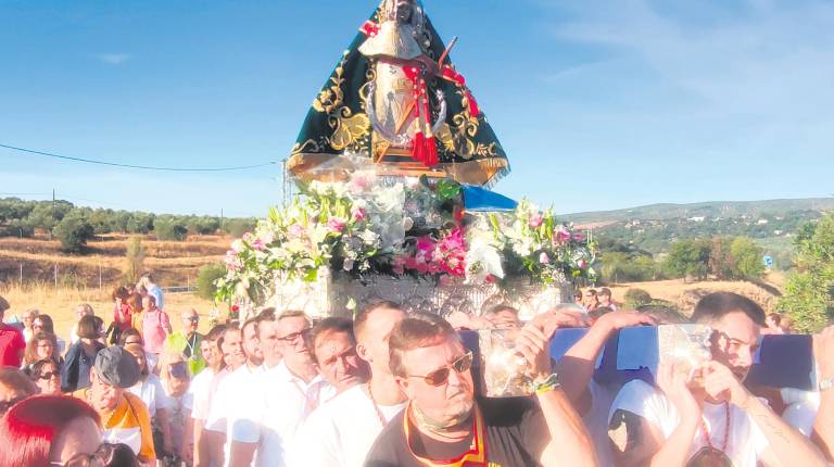 <i>Anderos con la Virgen de Zocueca. / Diario JAÉN.</i>