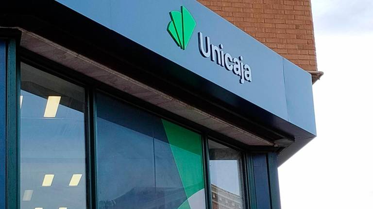 <i>Sucursal de Unicaja. / Unicaja.</i>