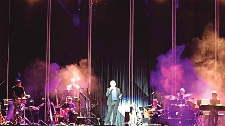 <i>Víctor Manuel durante el concierto en Arquillos / Diario JAÉN.</i>