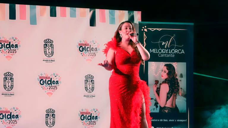 Melody Lorca durante una actuación en directo.
