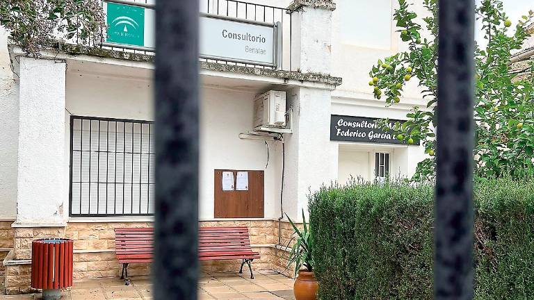 Rechazo al cierre matutino del consultorio de Benatae