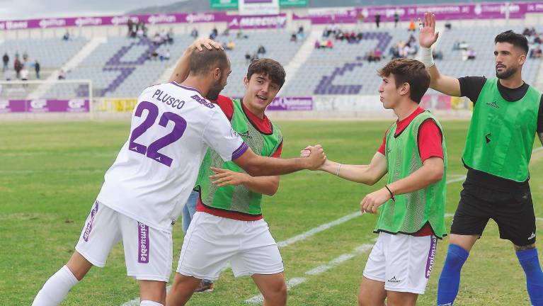 Una goleada para seguir imperiales en La Victoria