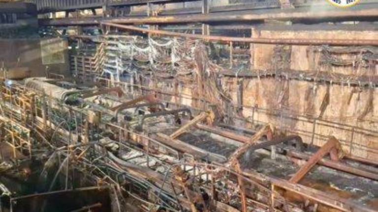 Un incendio calcina parte de una de las líneas de trabajo de Acerinox en Los Barrios (Cádiz)