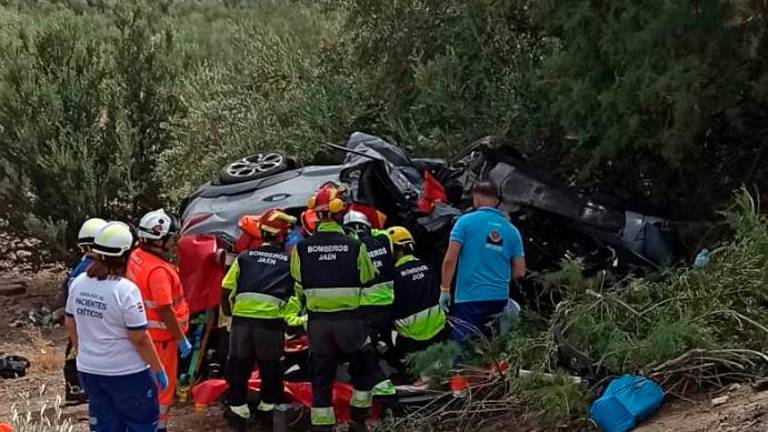 Un muerto y cuatro heridos al colisionar dos vehículos en la A-316 en Martos