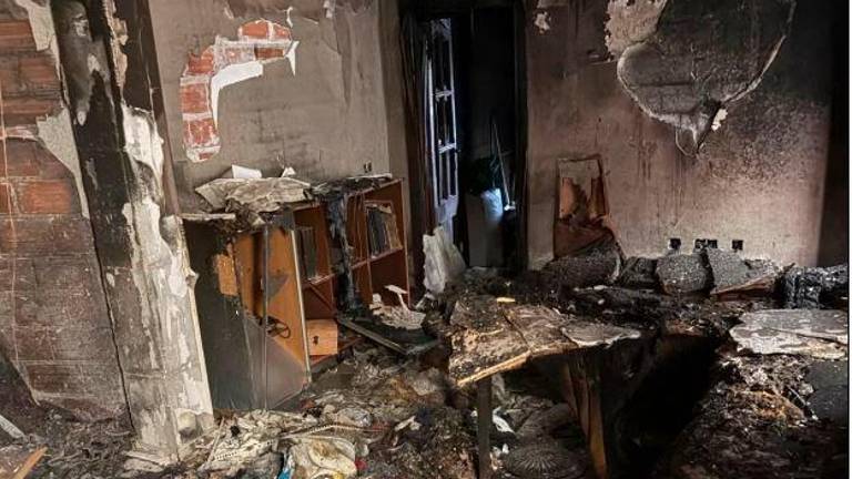 El incendio de una casa en Jaén deja graves daños materiales, pero ningún afectado