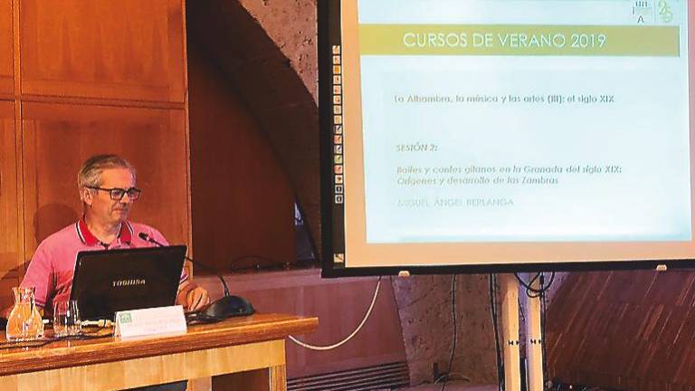 Visita por La Alhambra para conocer su profunda riqueza artística