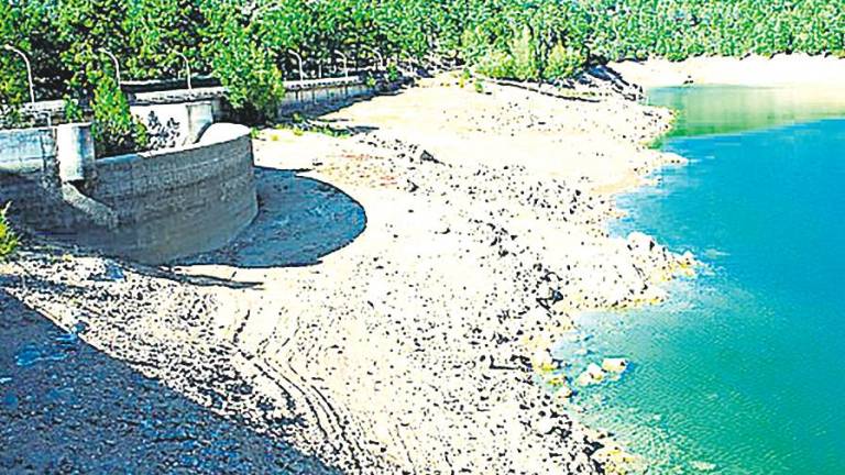 El calor y la falta de lluvia disminuye la reserva hidráulica de la provincia
