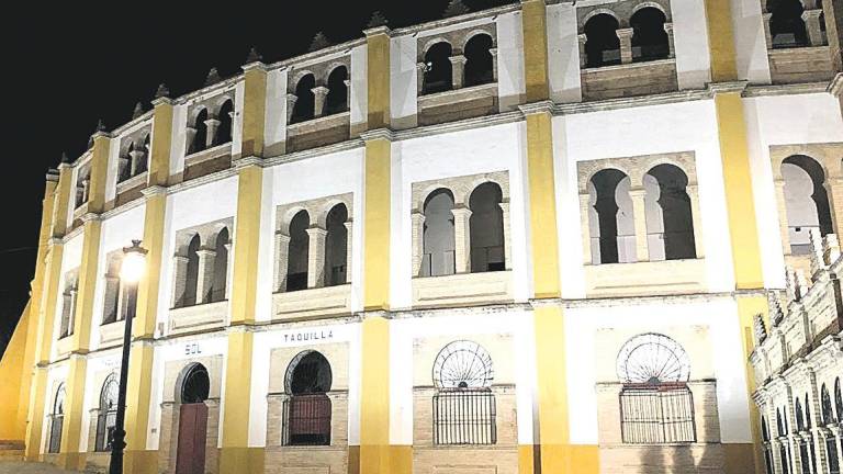 La plaza de toros de Villanueva del Arzobispo tiene nueva iluminación