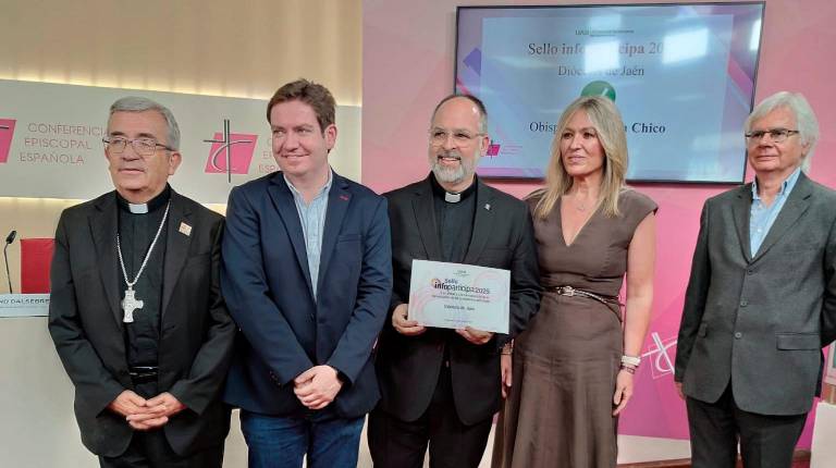 <i>Recogida de la distinción en Madrid. / Diócesis de Jaén.</i>
