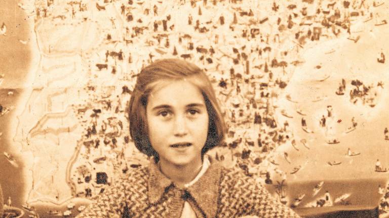 <i>Fotografía escolar de Juana Vicario.</i>